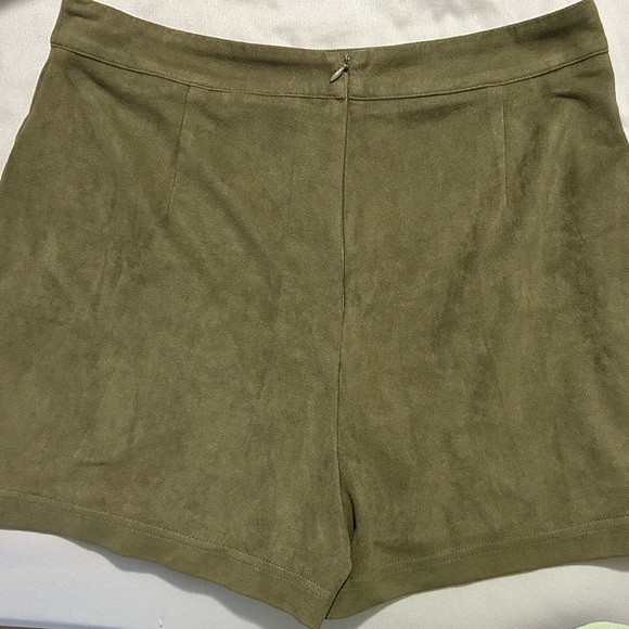 Army green Altar’d State skirt with build in liner - Picture 2 of 2